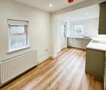 102 Hillsborough Road, Lisburn, BT28 1JU - Photo 2