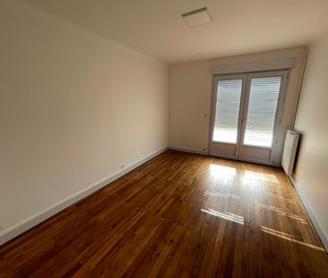 A LOUER Maison de 220m² - 6 chambres - Photo 2