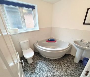 4 bedroom house to rent - Photo 3
