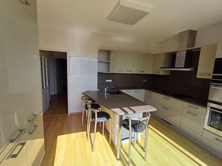 Location Appartement 4 pièces 113m² MILLAU 12100 - Photo 5