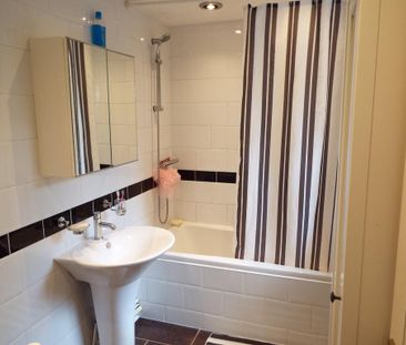 2 bedroom terraced house to rent - Photo 6