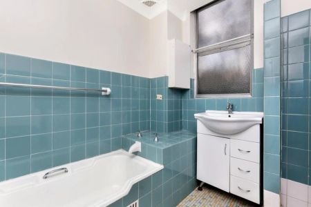 Gorgeous Two Bedroom Apartment in The Heart of Lane Cove - Photo 5