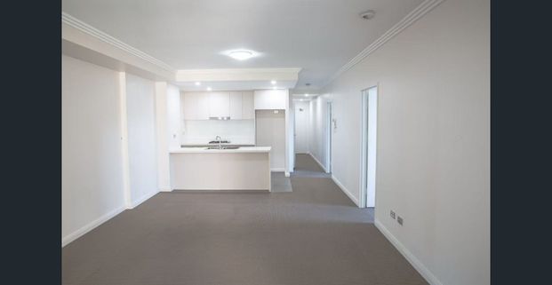 High level with Sunny North Facing 3 Bedroom + study, 2 bathroom apartment only $810 Per Week. - Photo 1