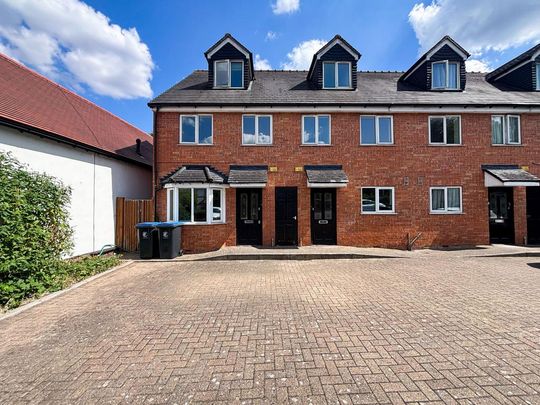 4 bedroom terraced house to rent - Photo 1