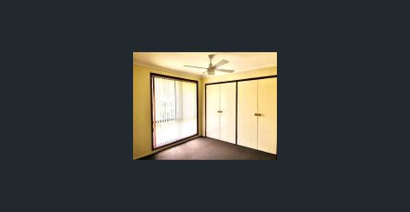 Spacious Three Bedroom Townhouse With Air Conditioning - Photo 3