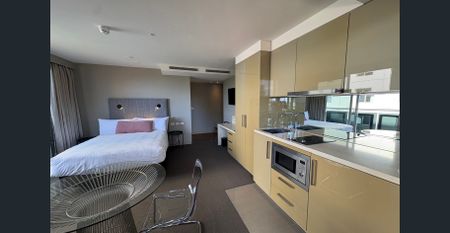 WAKE UP IN A BOUTIQUE RESIDENCE CLOSE TO STUNNING ALBERT PARK ***PLEASE NOTE THIS IS FULLY FURNISHED STUDIO APARTMENT** - Photo 4