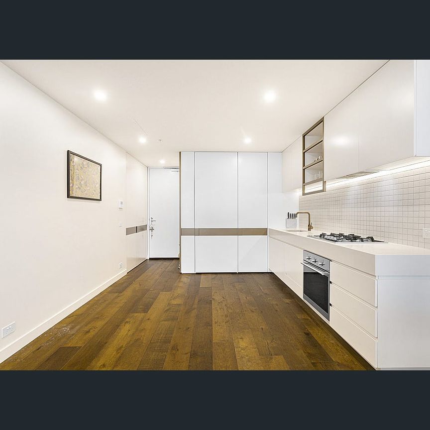 **6 Month Lease Only** LUXURIOUS APARTMENT LIVING IN THE HEART OF GLEN WAVERLEY! - Photo 1