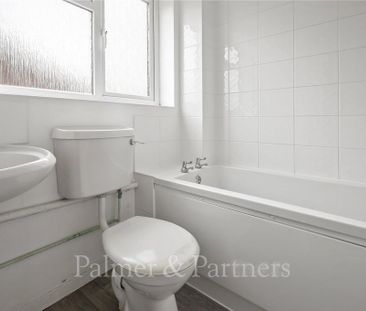 3 bedroom semi-detached house to rent - Photo 6