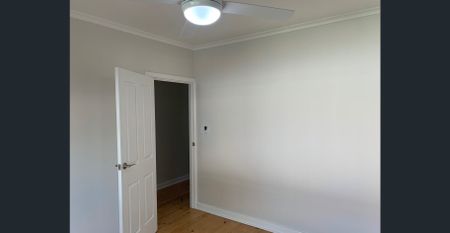 Modern Family Home - Photo 5