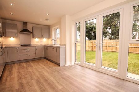 4 bedroom detached house to rent - Photo 5