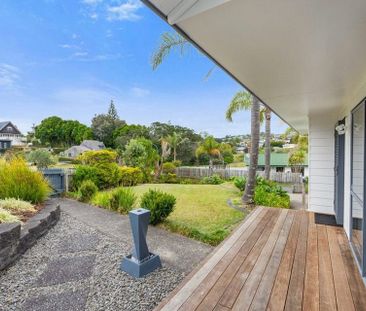 Modern renovated home in a convenient location - Photo 3