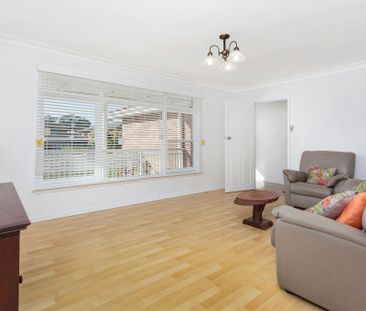 Neat and Tidy 3 Bedroom Home - Photo 4