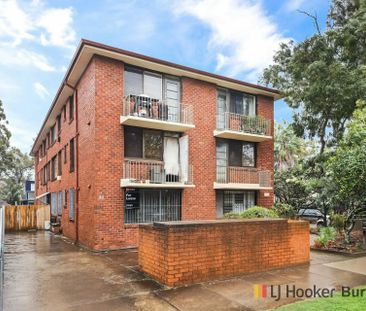 Charming 2 Bedroom Unit! - Photo 6