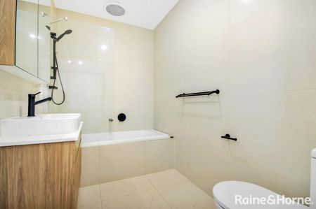 Modern Three Bedroom Townhouse - Photo 5