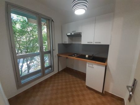 Appartement 1 pièces 28m2 MARSEILLE 6EME 536 euros - Photo 2