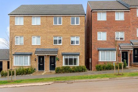 4 bedroom semi-detached house to rent - Photo 3