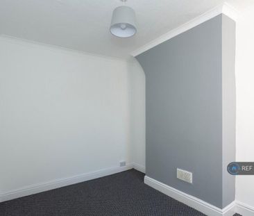 3 bedroom end of terrace house to rent - Photo 1