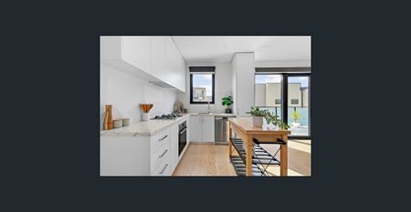 Sunlit Modern Beach-Side Living - Photo 4