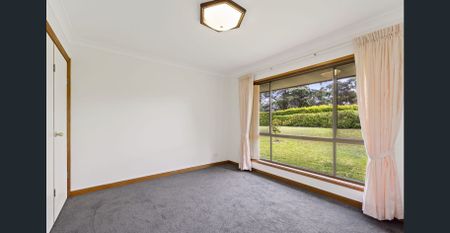 Spacious 4 bedroom home with an updated interior - Photo 4