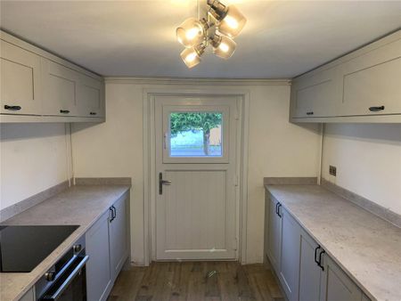 2 bedroom semi-detached house to rent - Photo 5