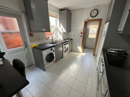 1 bedroom in a house share to rent - Photo 4