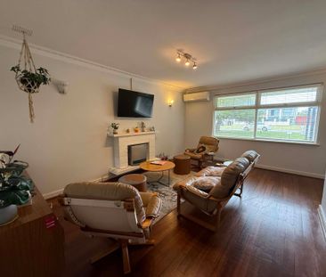 Charming 2 Bedroom Duplex Minutes from the Beach - Photo 6