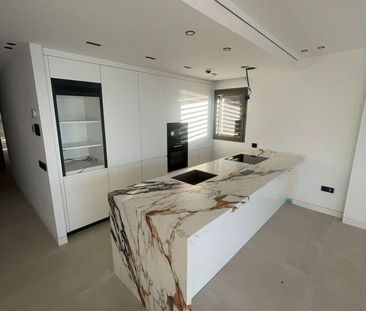 4 room luxury House for rent in Málaga, Andalusia - Photo 2