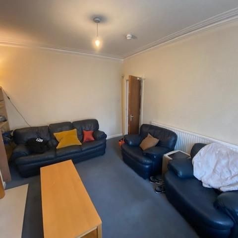 4 bedroom private hall to rent - Photo 1