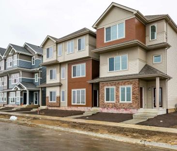 Pet Friendly 3 Bed 2½ Bath in Desrochers — 3 Bedrooms Townhouse - Photo 1