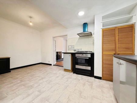 3 bedroom House To Let - Photo 2