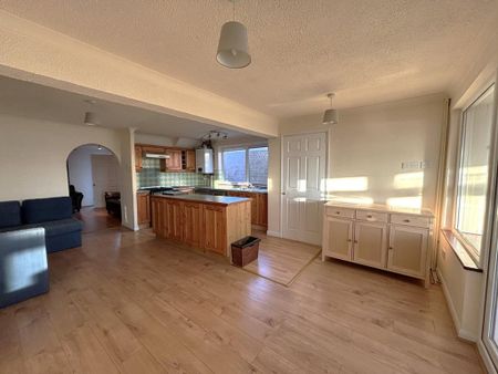 3 bedroom semi-detached house to rent - Photo 3