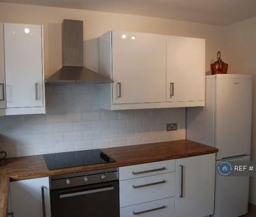 2 bedroom flat to rent - Photo 2
