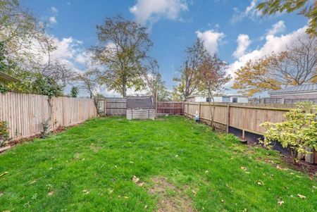 3 bedroom end of terrace house to rent - Photo 3