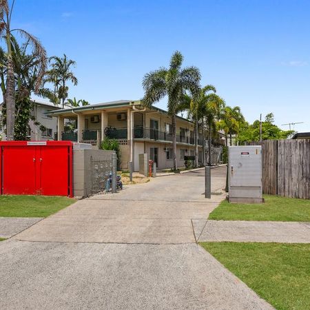 TWO BEDROOM UNIT - CLOSE TO LOCAL SHOPS AND SCHOOLS - Photo 2