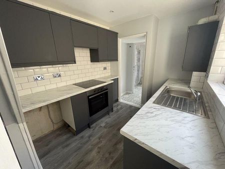 4 bedroom terraced house to rent - Photo 3