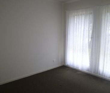 Modern 3 Bedroom Home - Photo 4