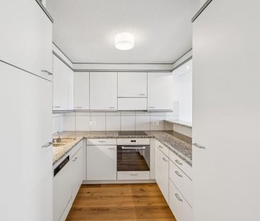 Charmante Dachwohnung - jetzt 1 Monat gratis! - Photo 6