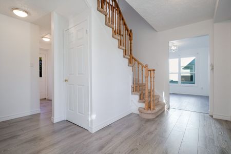 For Lease - 1069 Ripley Crescent, Oshawa, Ontario - Photo 3