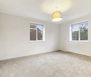 3 bedroom flat to rent - Photo 6