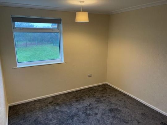 Windsor Close - Photo 1