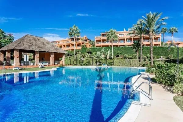 Alquiler de piso en Calle Pico Alcazaba, 1 De - Photo 1