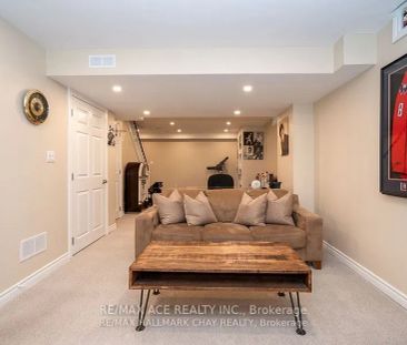 Detached Home For Lease | N9257461 - Photo 4