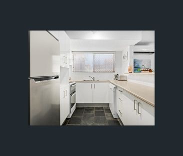 8/5 Aquila Court, Mermaid Waters, Qld 4218 - Photo 3