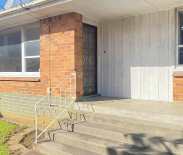 Charming 2 Bedroom 1 Bathroom Unit - Photo 4