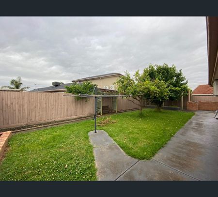3 Cremin Close, Mill Park, Vic 3082 - Photo 2