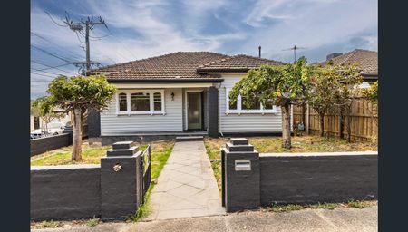 69 Waverley Parade, Pascoe Vale South VIC 3044 - Photo 2