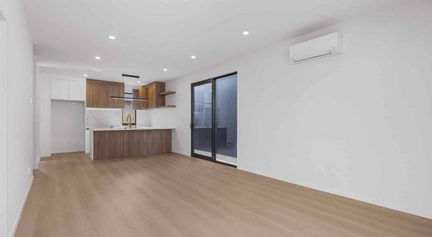 4A Roberts Road, Te Atatu South - Photo 1