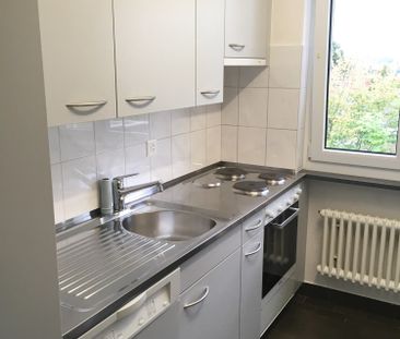 Gemütliche und helle 3 1/2-Zimmerwohnung im Hochparterre mit grosse... - Photo 3