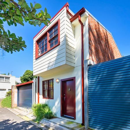 Stylish one bedroom in Chippendale - Photo 3