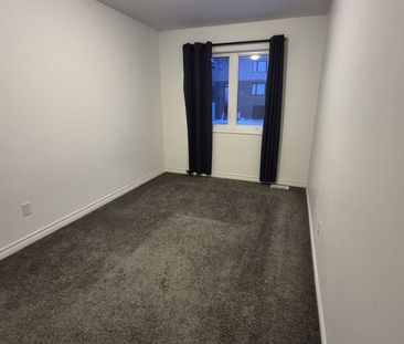 For Lease - 21 Woodedge Circle, Kitchener, Ontario - Photo 4